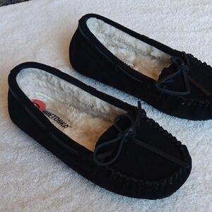 NWT Minnetonka Leather Fur Lined Mocassins
